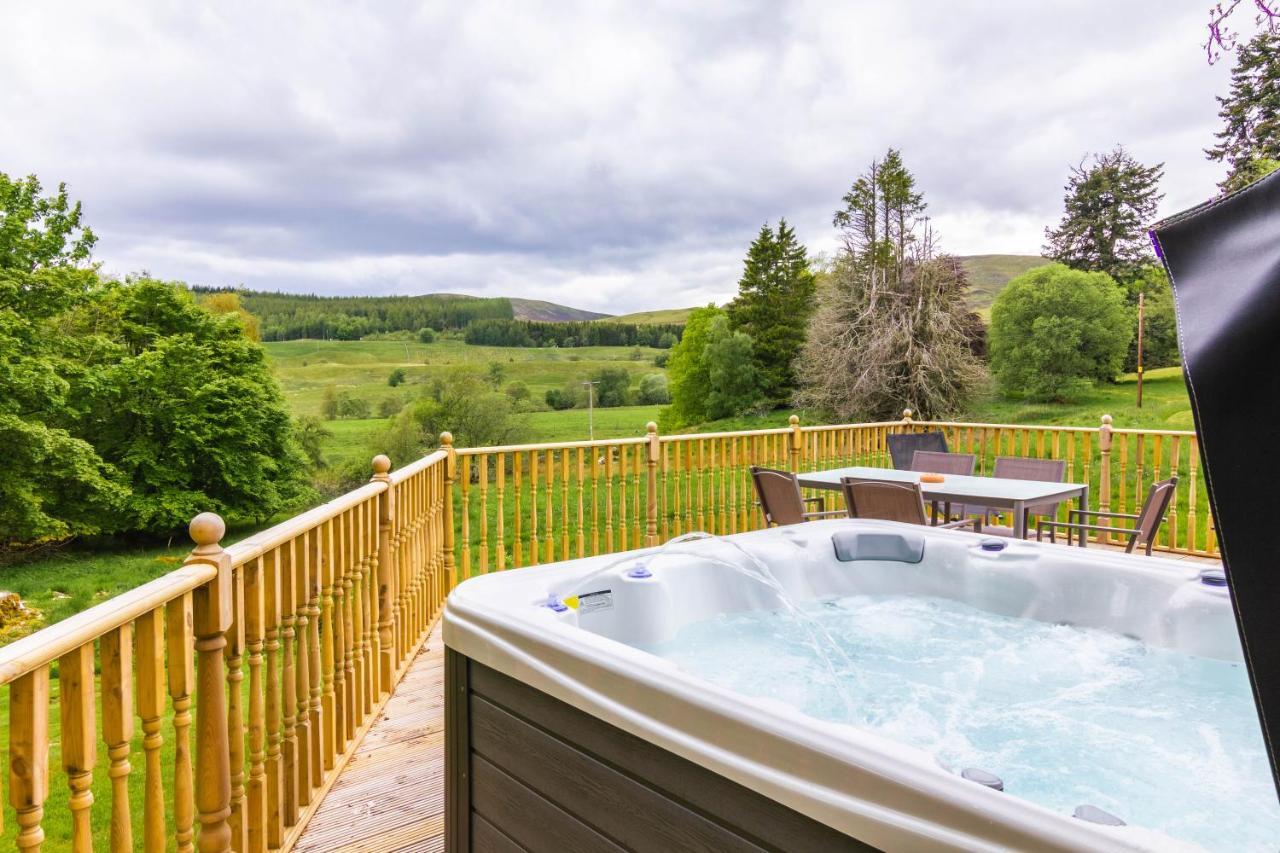 Dalnaglar Castle Estate Villa Spittal of Glenshee Exterior photo