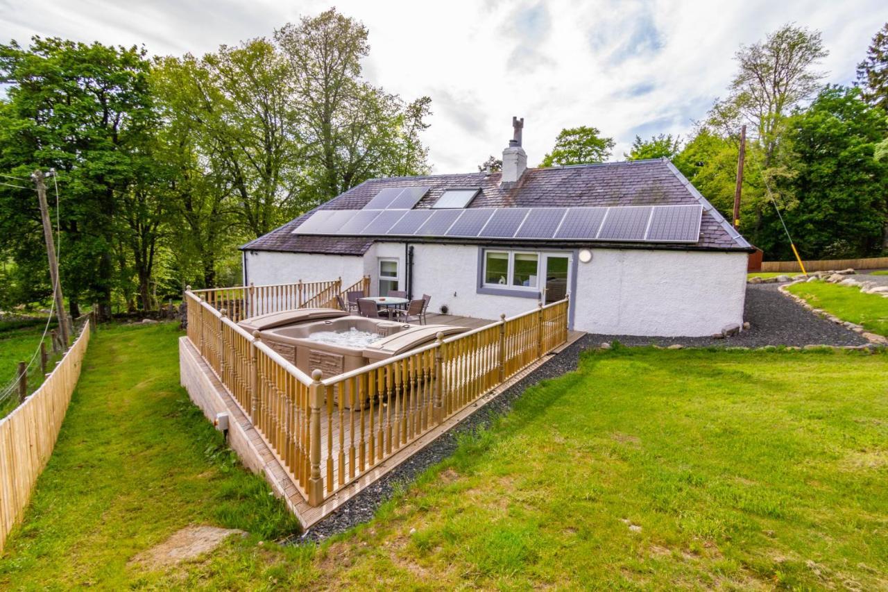 Dalnaglar Castle Estate Villa Spittal of Glenshee Exterior photo