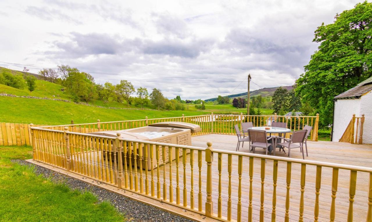 Dalnaglar Castle Estate Villa Spittal of Glenshee Exterior photo