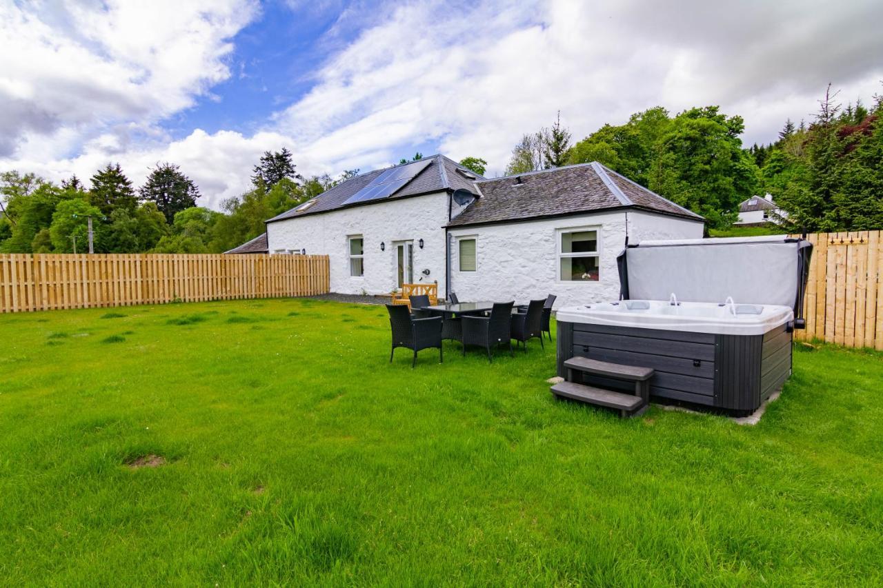 Dalnaglar Castle Estate Villa Spittal of Glenshee Exterior photo